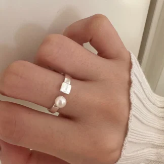 Anel de Aco Inoxidavel Prata com Perola Gravado Feminino