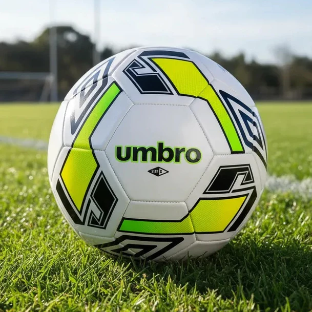 Bola de Futebol Campo Umbro Sigma O...